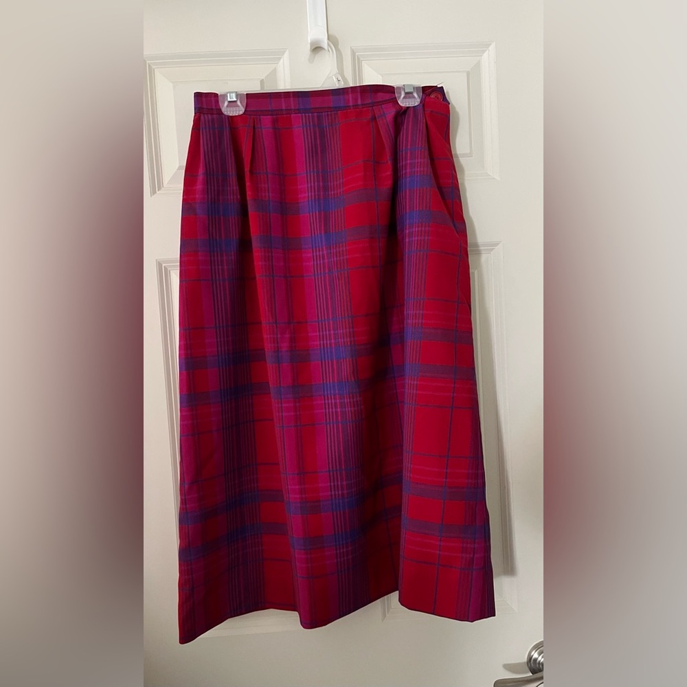 vintage Pendleton 100% virgin wool pleated midi skirt red purple plaid pattern.
